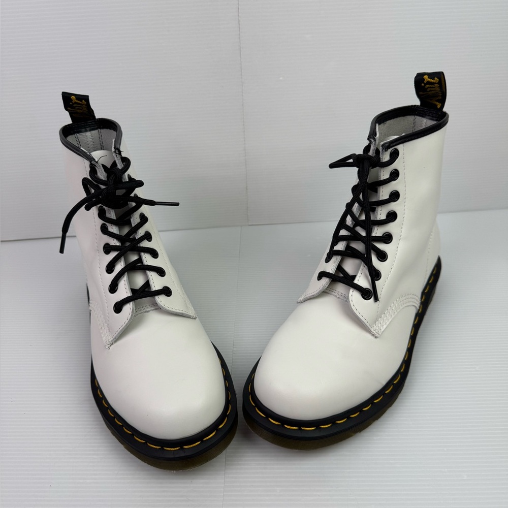 Dr. Martens White Leather 8 Eyelet Unisex Combat Boot 1460 Lady 9 Men 8 Lace Up